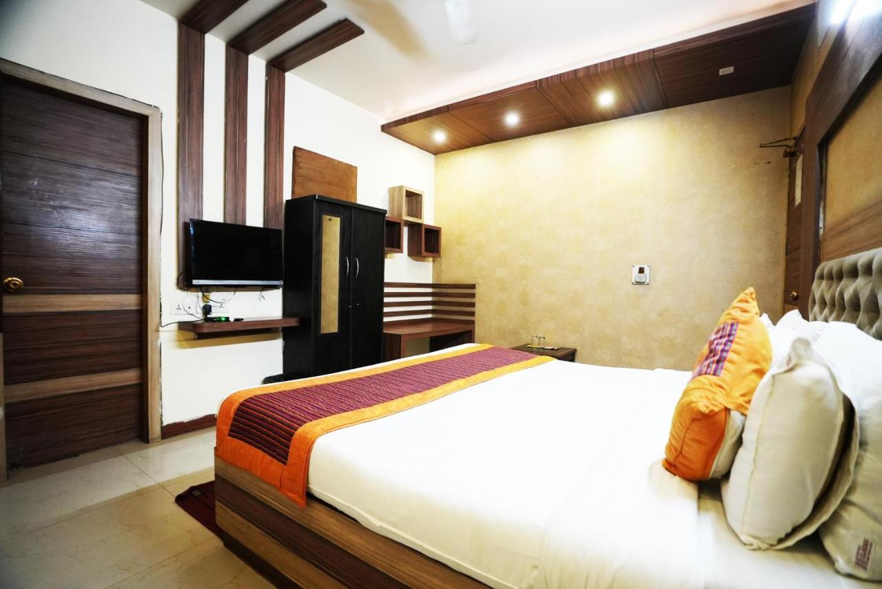 Hotel Classic Nueva Delhi Exterior foto